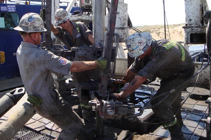 U.S. RIGS DOWN 4 TO 983