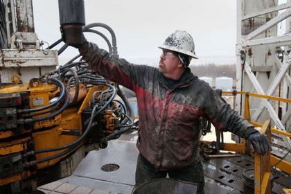 U.S. RIGS  UP 7 TO 740