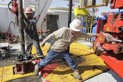 U.S. RIGS DOWN 8 TO 946