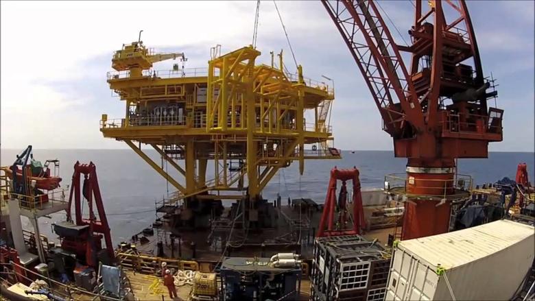 U.S. RIGS UP 8 TO 958