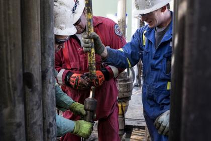 U.S. RIGS DOWN 3 TO 764