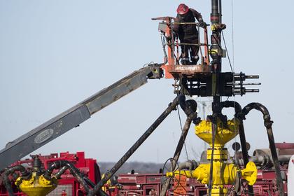 U.S. RIGS DOWN 5 TO 855