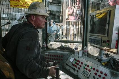 U.S. RIGS UP 14 TO 813