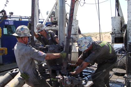 U.S. RIGS  UP 6  TO 569