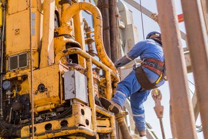 U.S. RIGS  UP 7  TO 563