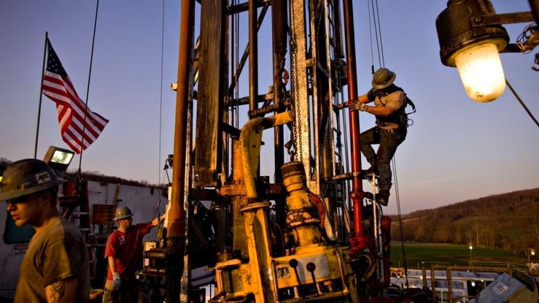 U.S. RIGS UP 2 TO 770