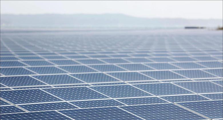 TOTAL WILL BUY INDIA'S SOLAR POWER