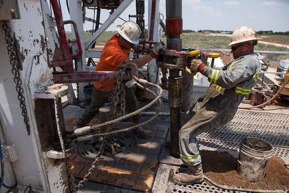 U.S. RIGS DOWN 62 TO 602