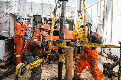 U.S. RIGS  UP 3 TO 698