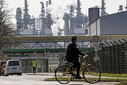 GERMAN INDUSTRY'S COLLAPSE