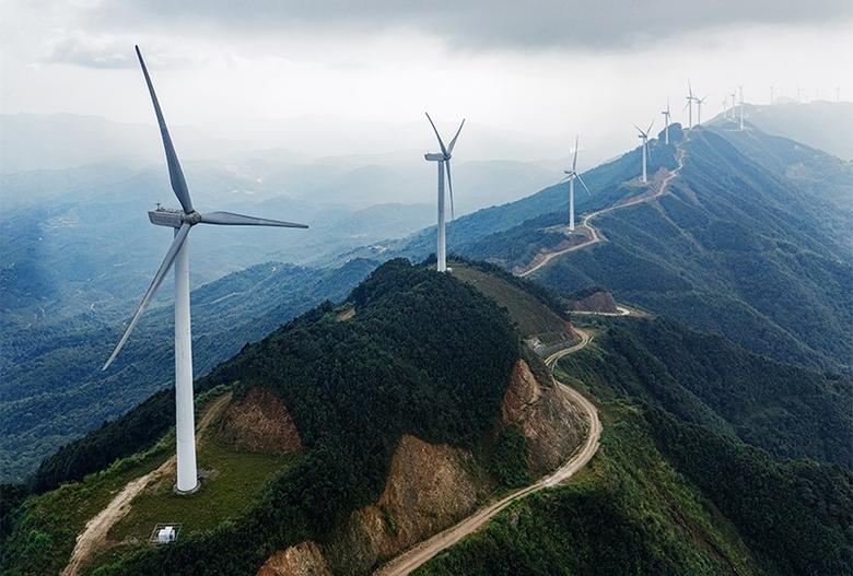 CHINA'S CLEAN ENERGY TRANSITION