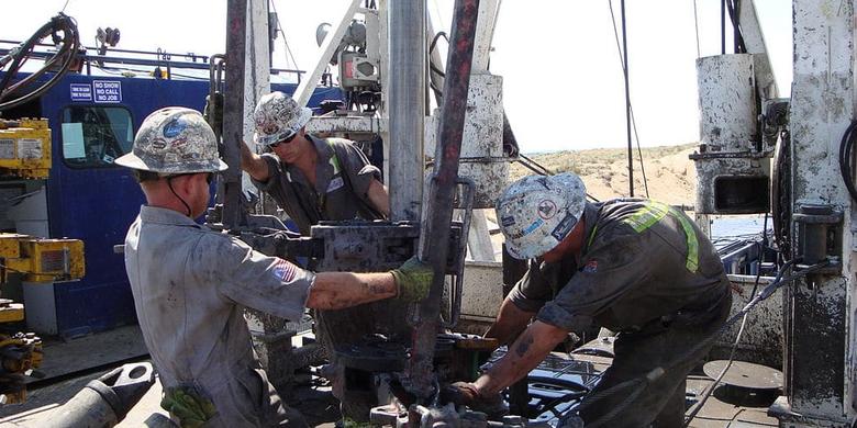 U.S. RIGS  UP 9 TO 470
