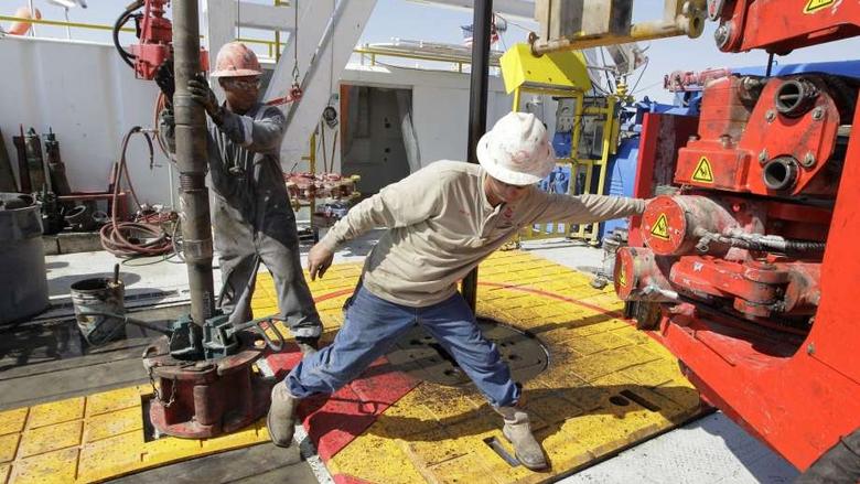 U.S. RIGS DOWN 5 TO 958