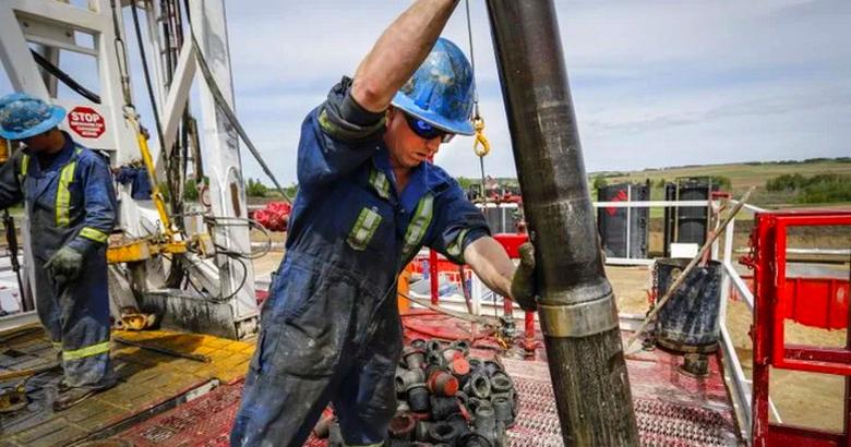 U.S. RIGS  DOWN 3 TO 750
