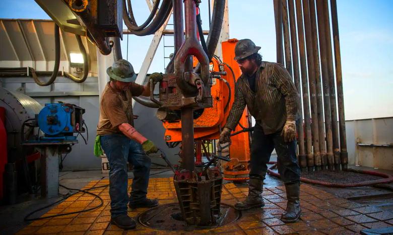 U.S. RIGS UP 2 TO 758