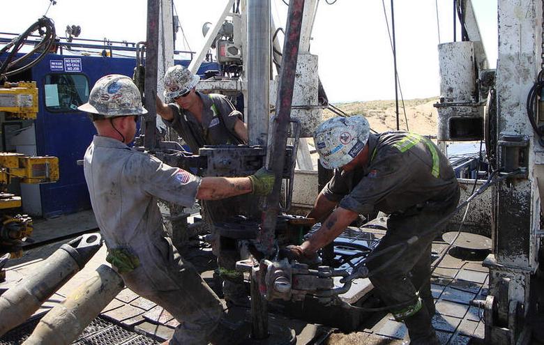 U.S. RIGS DOWN 4 TO 942