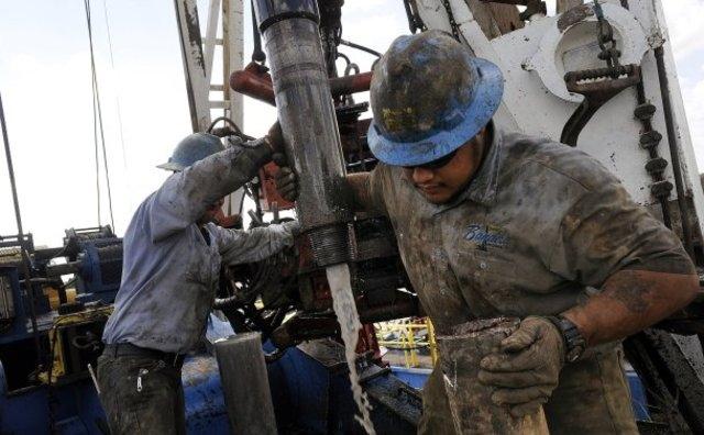U.S. RIGS DOWN 8 TO 934