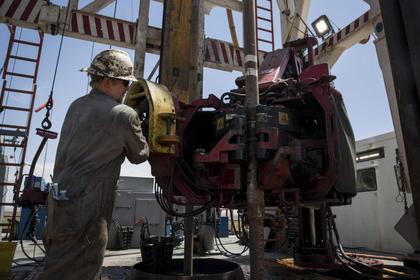 U.S. RIGS UP 6 TO 261