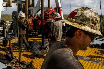 U.S. RIGS UP 3 TO 351