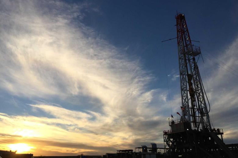 U.S. RIGS  UP 7 TO 586