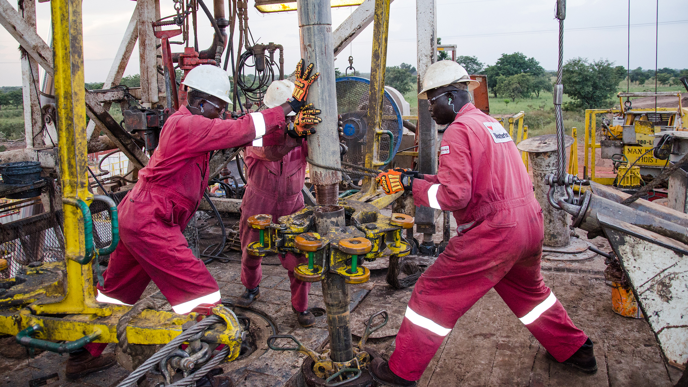 Производители нефти в африке. Добыча нефти Конго. Добыча нефти в Нигерии. Добыча нефти в Африке. Завод нефти в Нигерии.